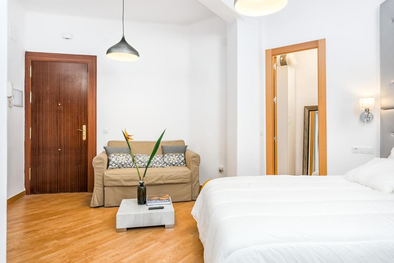 Apartamentos Bolsa Larios Малага Екстер'єр фото