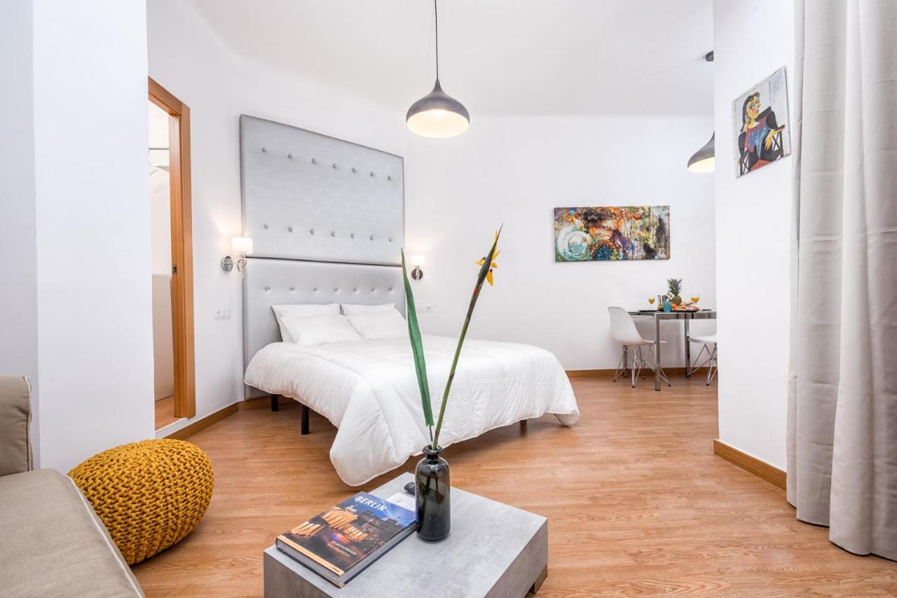 Apartamentos Bolsa Larios Малага Екстер'єр фото