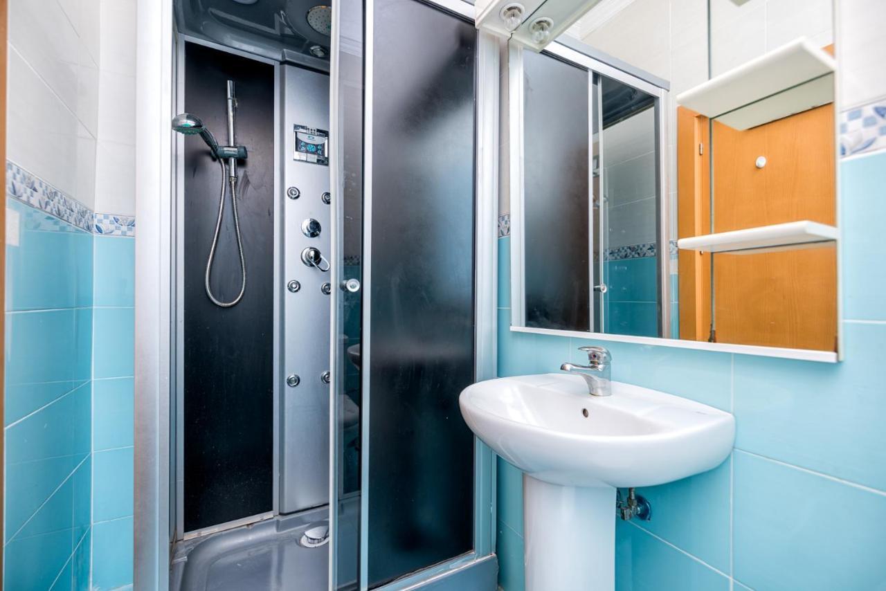 Apartamentos Bolsa Larios Малага Екстер'єр фото