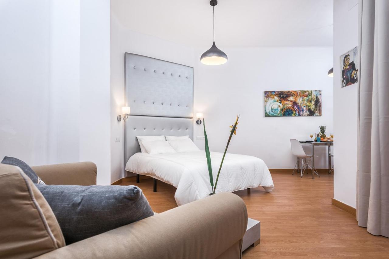 Apartamentos Bolsa Larios Малага Екстер'єр фото