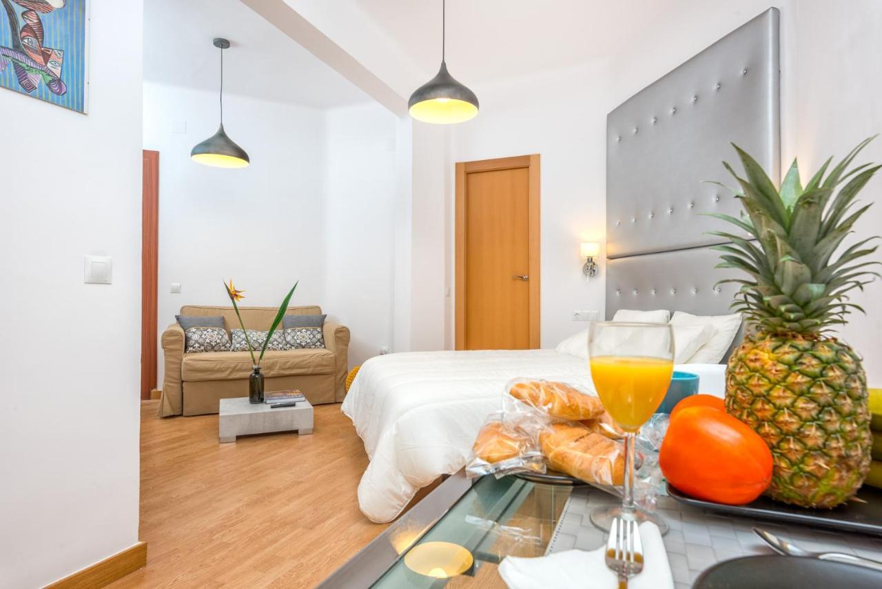 Apartamentos Bolsa Larios Малага Екстер'єр фото
