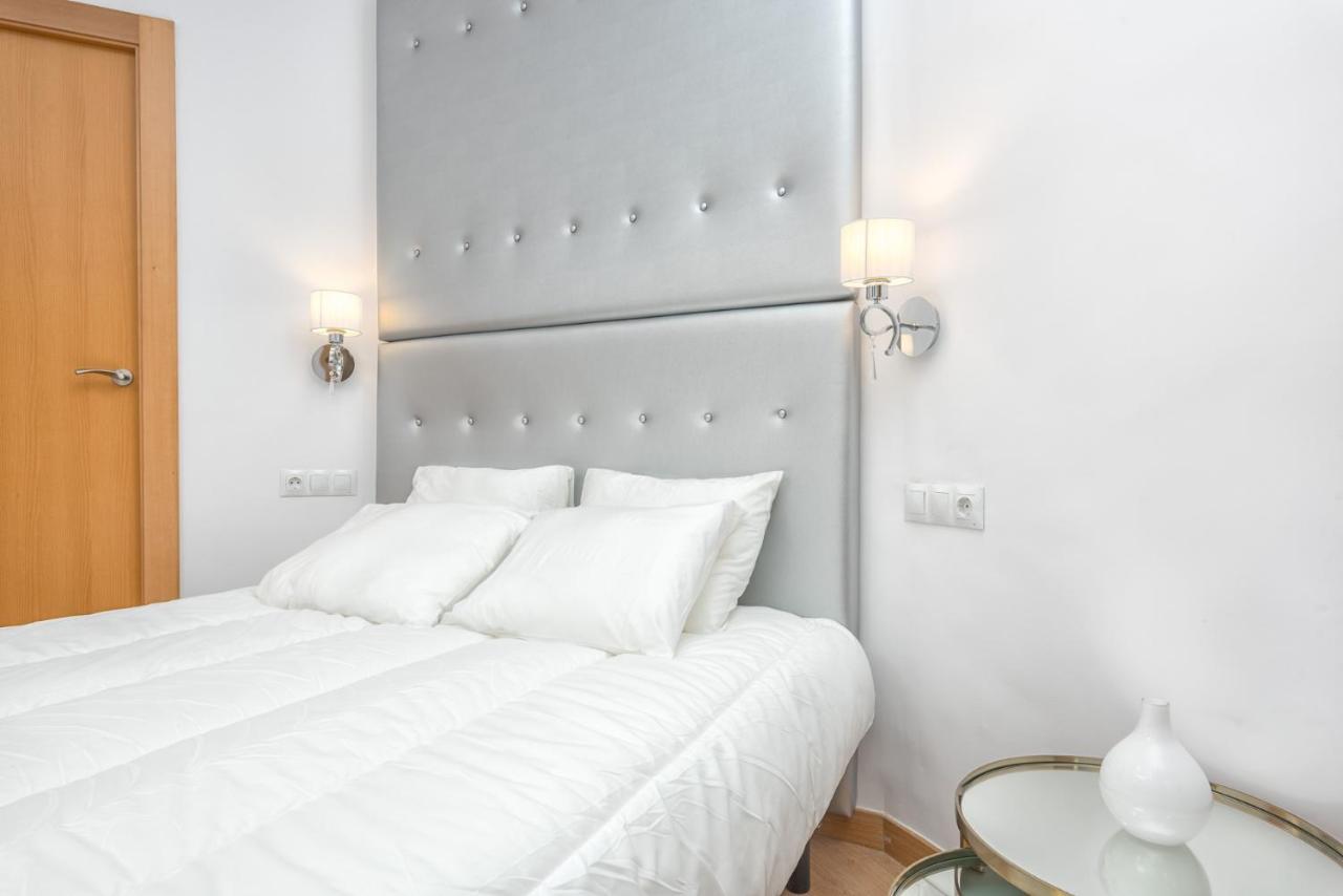 Apartamentos Bolsa Larios Малага Екстер'єр фото