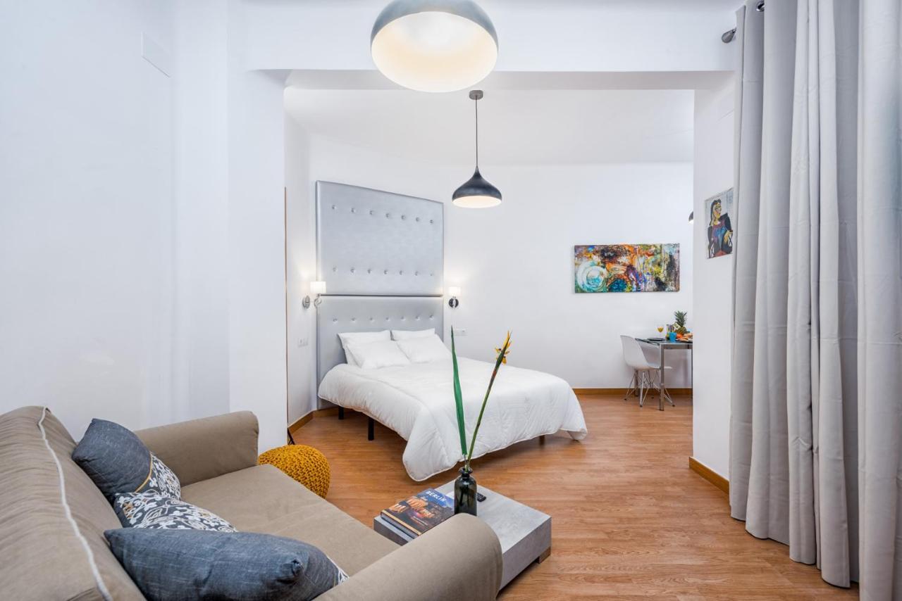 Apartamentos Bolsa Larios Малага Екстер'єр фото